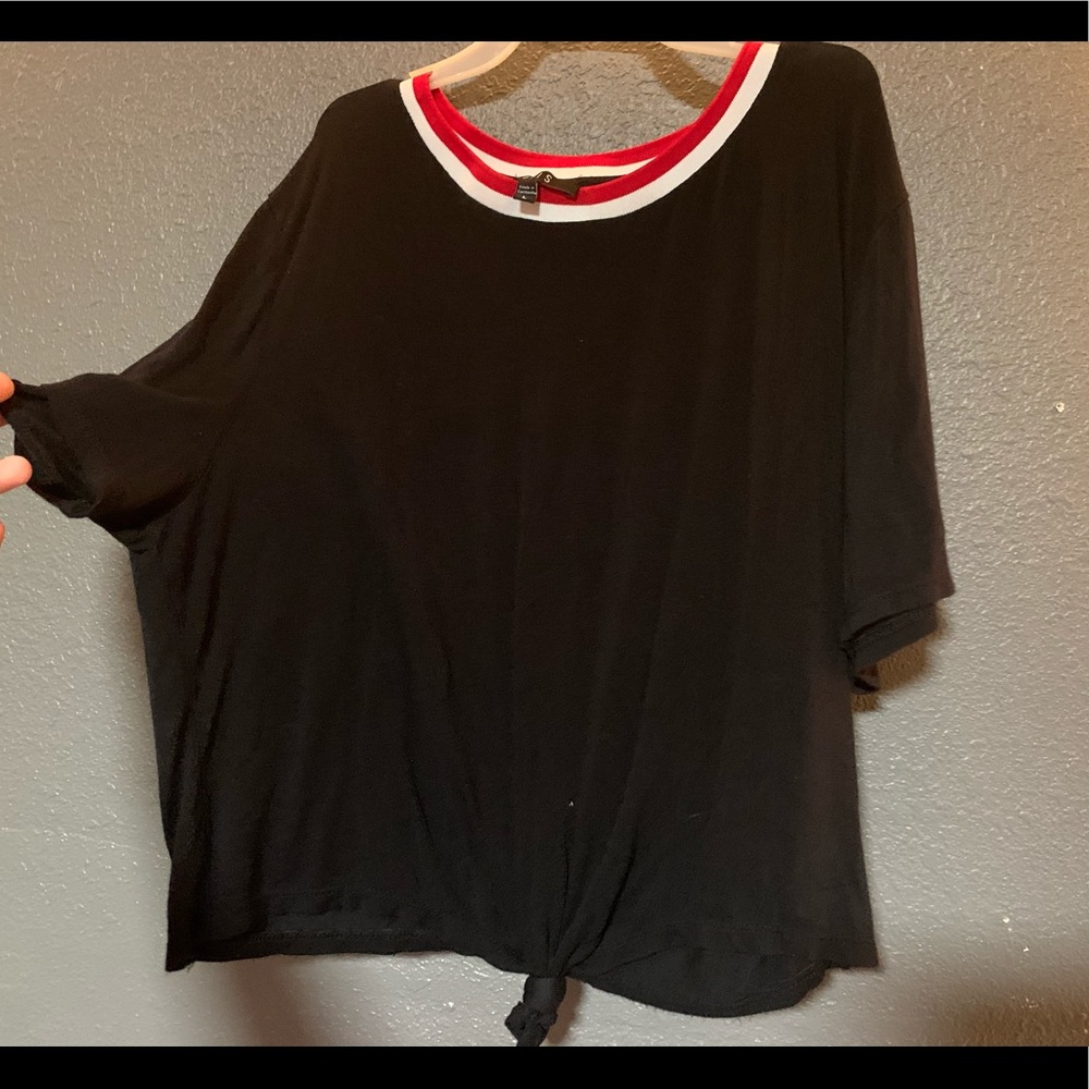 black half cropped t-shirt